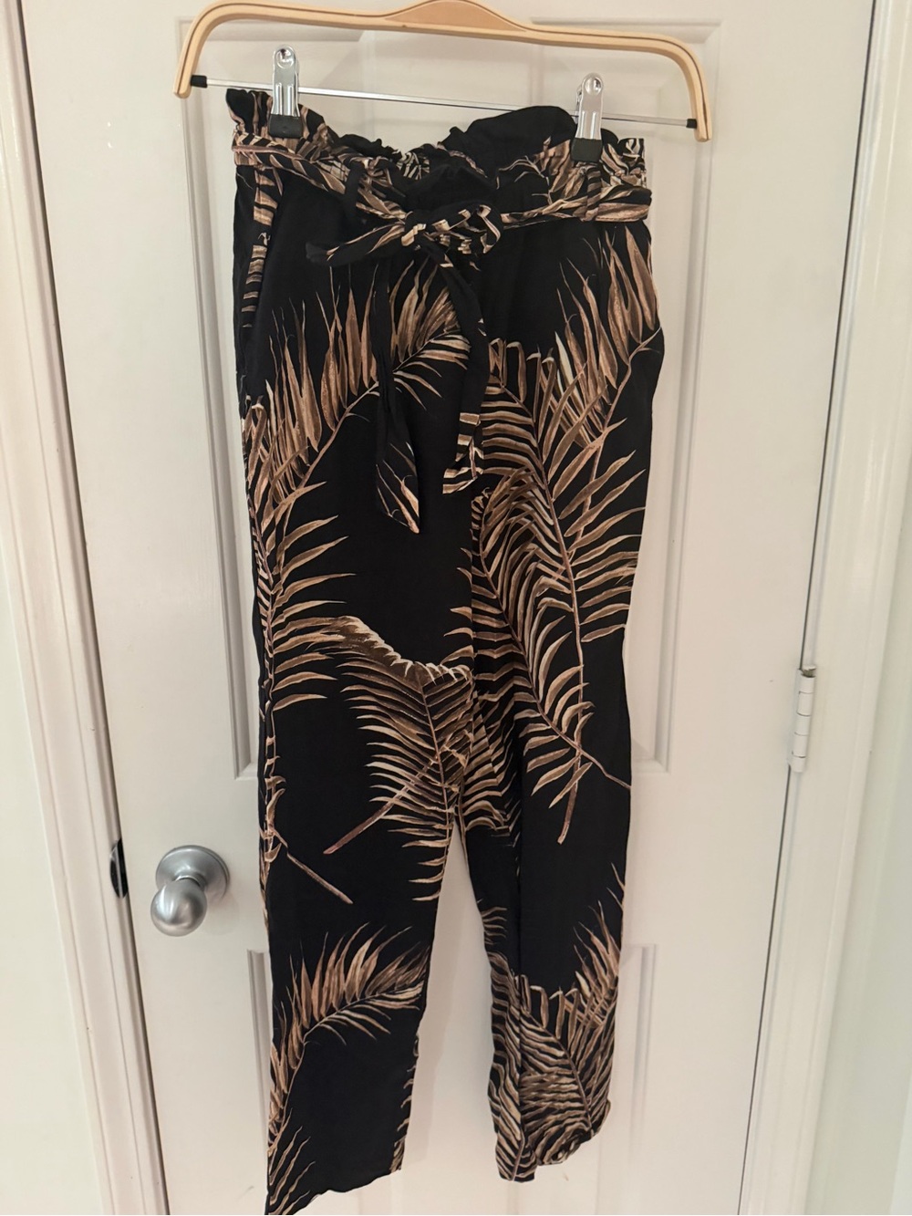 H&M Black & Tan Paperbag Waist Wide Leg Palm Print Pants
